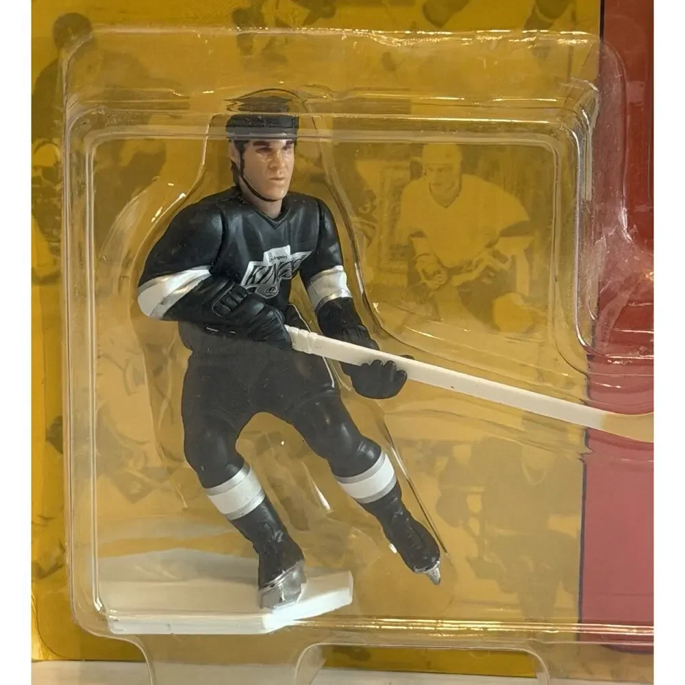 1994 STARTING LINEUP LUC ROBITAILLE - KINGS -NOS NIP NEW FREE SHIPPING